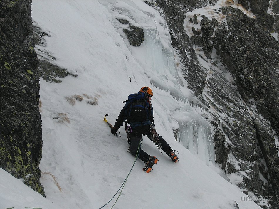 tatry 141.jpg - Lukáš bojuje ve stěně.